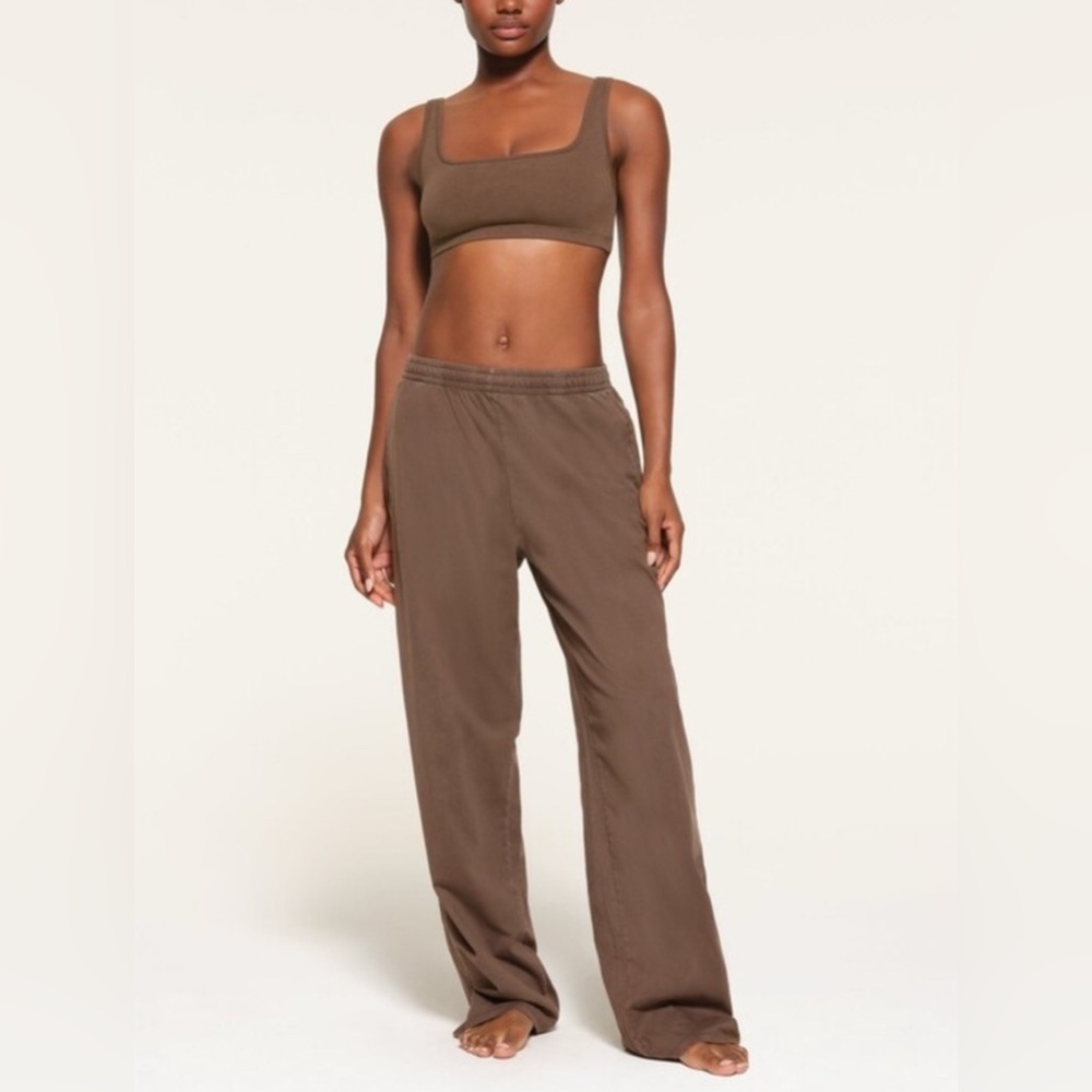 SKIMS🖤Outdoor Woven Drawstring Drapey
Wide Leg Pants🏔️/Cocoa/ LARGE/ NWT ✨